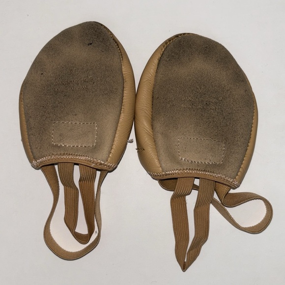 Danznmotion modern shoe. Size medium. - Picture 2 of 2